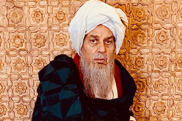   &lsquo;ताज-डिवाइडेड बाय ब्लड&rsquo; में कुछ ऐसे नजर आएंगे धमेंद्र, खूब हो रहे टोल