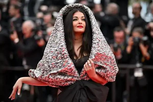 ऐश्वर्या का कान्स फिल्म फेस्टिवल में लगातार 21 वां साल... अपनी कॉस्ट्यूम को लेकर हुईं ट्रोल... किसी ने गिफ्ट रैप, तो किसी ने कहा 'जादू'