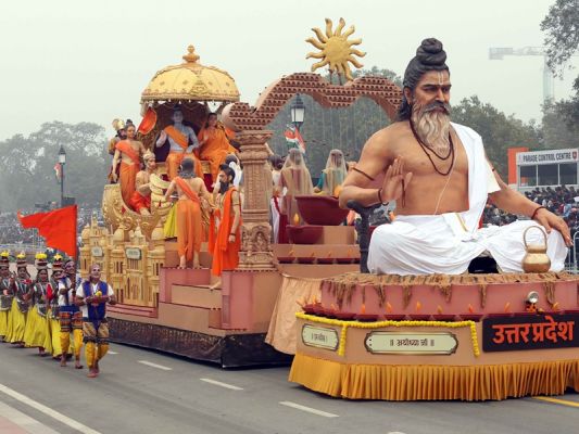 गणतंत्र दिवस पर छत्तीसगढ़ की झांकी सहित अन्य राज्यों की झांकी ने मोहा मन