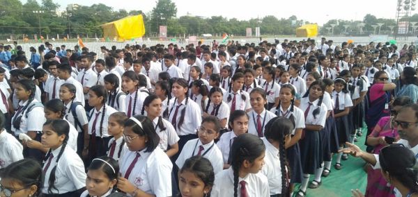 देखें तस्वीरें........ वंदे मारतम गायन के लिए राजधानी में उमड़ा सैलाब..