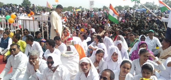 देखें तस्वीरें........ वंदे मारतम गायन के लिए राजधानी में उमड़ा सैलाब..