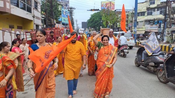 श्रीहनुमान मंदिर तात्यापारा में वारी का भव्य स्वागत करने के लिए महिलाओं में दिखा उत्साह