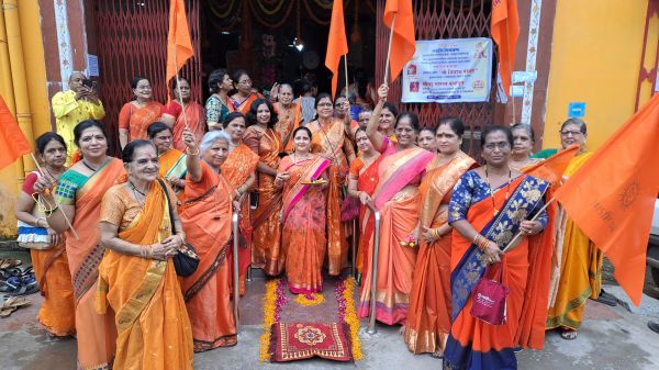 श्रीहनुमान मंदिर तात्यापारा में वारी का भव्य स्वागत करने के लिए महिलाओं में दिखा उत्साह श्रीहनुमान मंदिर तात्यापारा में वारी का भव्य स्वागत करने के लिए महिलाओं में दिखा उत्साह