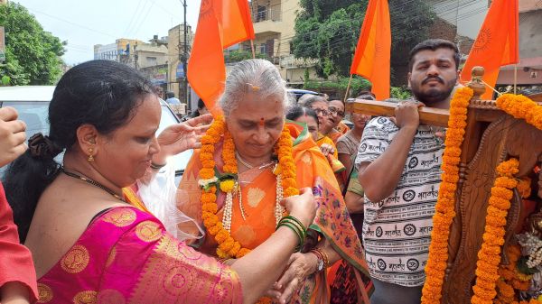 श्रीहनुमान मंदिर तात्यापारा में वारी का भव्य स्वागत करने के लिए महिलाओं में दिखा उत्साह श्रीहनुमान मंदिर तात्यापारा में वारी का भव्य स्वागत करने के लिए महिलाओं में दिखा उत्साह