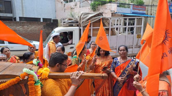 श्रीहनुमान मंदिर तात्यापारा में वारी का भव्य स्वागत करने के लिए महिलाओं में दिखा उत्साह