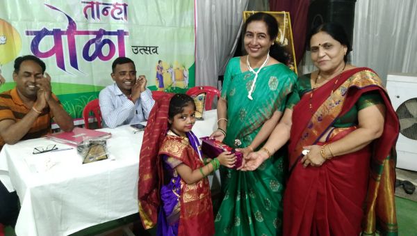 देखें तस्वीर...  तान्हा पोला में दिखी बच्चों की क्रिएटिविटी...  गांव का परिदृश्य भी आया नजर