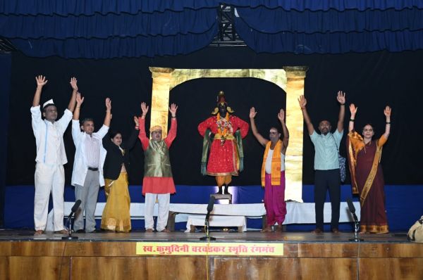 देखें तस्वीरें.... महाराष्ट्र मंडळ में 'विट्ठल तो आला-आला और 'चोर आले पाहिजेत' मराठी नाटक का मंचन