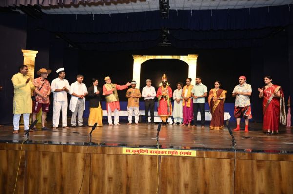 महाराष्ट्र मंडळ में 'विट्ठल तो आला-आला और 'चोर आले पाहिजेत' मराठी नाटक का मंचन
