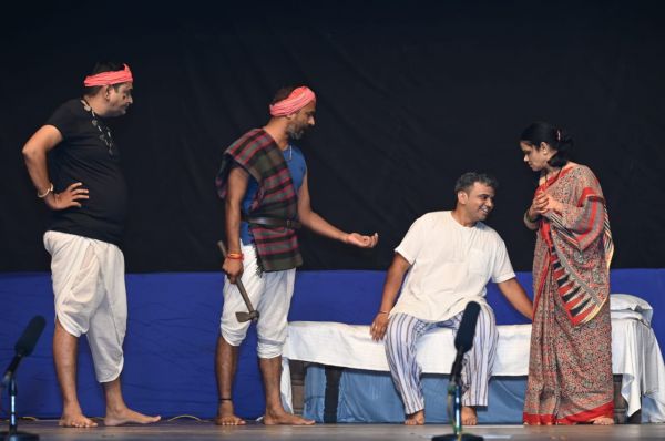 महाराष्ट्र मंडळ में 'विट्ठल तो आला-आला और 'चोर आले पाहिजेत' मराठी नाटक का मंचन