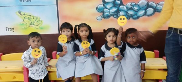 देखें फोटोः संत ज्ञानेश्वर स्कूल में शाला प्रवेशोत्सव... बच्चों का तिलक लगाकर हुआ स्वागत देखें फोटोः संत ज्ञानेश्वर स्कूल में शाला प्रवेशोत्सव... बच्चों का तिलक लगाकर हुआ स्वागत