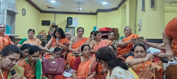 देखें तस्वीरें..... देवशयनी एकादशी पर महिला केंद्रों ने हनुमान मंदिर में दी भजनों की प्रस्तुति