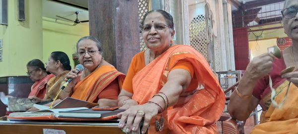 देखें तस्वीरें..... देवशयनी एकादशी पर महिला केंद्रों ने हनुमान मंदिर में दी भजनों की प्रस्तुति