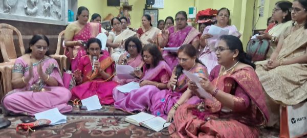 देखें तस्वीरें..... देवशयनी एकादशी पर महिला केंद्रों ने हनुमान मंदिर में दी भजनों की प्रस्तुति