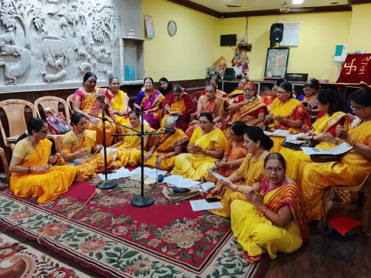 देखें तस्वीरें..... देवशयनी एकादशी पर महिला केंद्रों ने हनुमान मंदिर में दी भजनों की प्रस्तुति