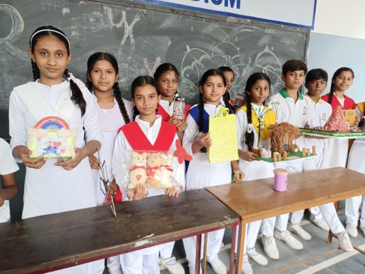 Best out of waste: संत ज्ञानेश्वर स्कूल के बच्चों ने दिखाई creativity