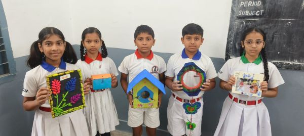 Best out of waste: संत ज्ञानेश्वर स्कूल के बच्चों ने दिखाई creativity