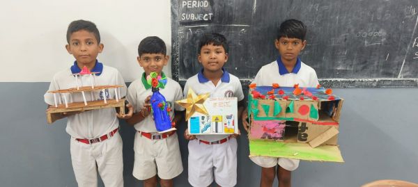 Best out of waste: संत ज्ञानेश्वर स्कूल के बच्चों ने दिखाई creativity