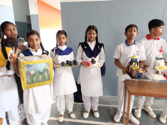 Best out of waste: संत ज्ञानेश्वर स्कूल के बच्चों ने दिखाई creativity