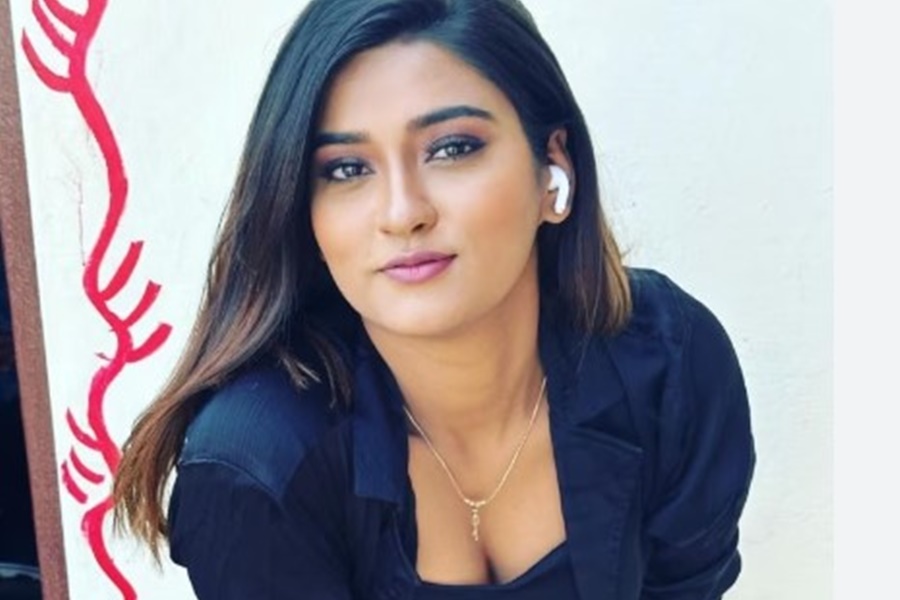 BREAKING NEWS : गाना रिलीज होते ही, फेमस एक्ट्रेस ने समाप्त की अपनी ईहलीला... होटल के कमरे में मिली लाश... उपज रहे कई गंभीर सवाल