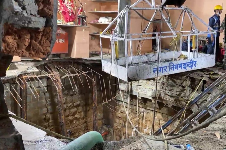 बावड़ी में गिरने से अब तक 35 लोगों की मौत... मलबे में और भी लोगों के दबे होने की आशंका... रेस्क्यू अभियान जारी