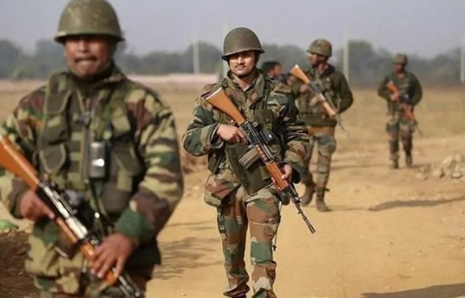 मिलिट्री स्टेशन के बाहर ताबड़तोड़ फायरिंग, चार की मौत, आपरेशन जारी