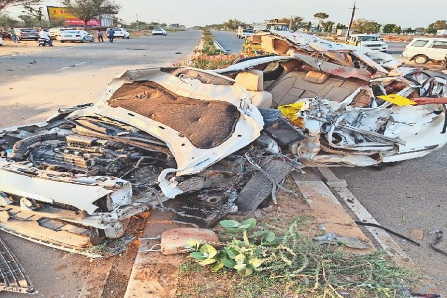 जिस दिन होने वाली थी शादी... अब होगी तेरहवीं... अपनी शादी का कार्ड बांटने निकला युवक... हादसे का हुआ शिकार