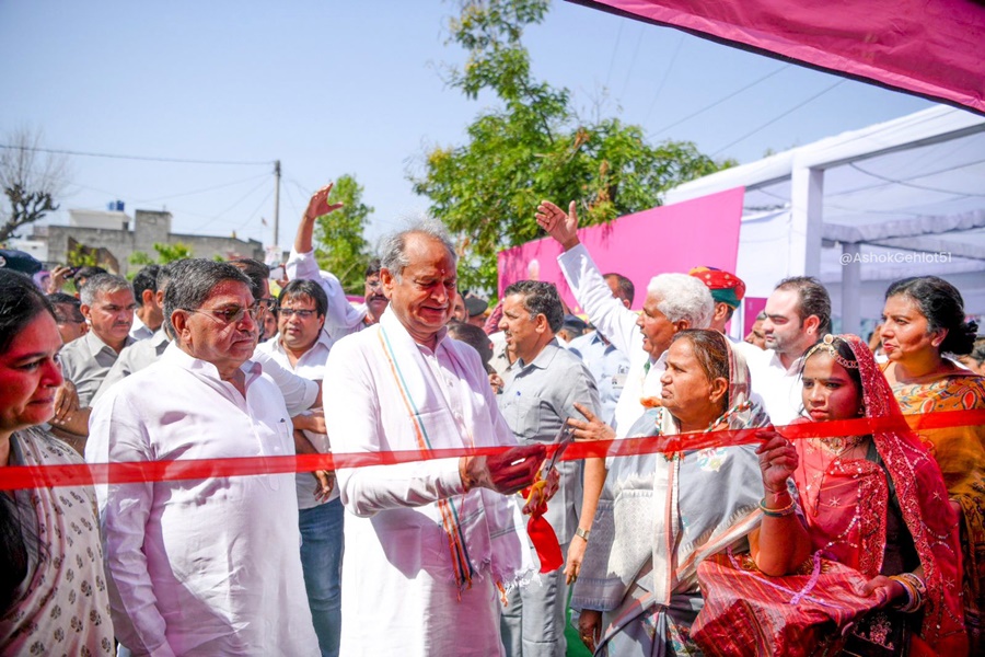 सीएम ने किया देश के पहले 'महंगाई राहत शिविर' का शुभारंभ... 500 में मिलेगा गैस सिलेंडर