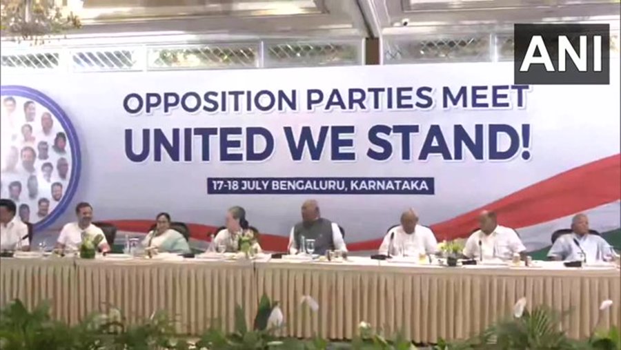 NDA के खिलाफ चुनावी जंग लड़ेगा... 26 विपक्षी दलों वाला 'INDIA'... पीएम मोदी ने सुनाई कविता