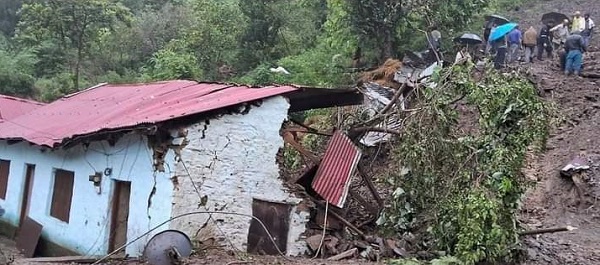 आफत की बारिशः सोलन में बादल फटने से 7 की मौत, समरहिल में दो दर्जन लोगों के दबने की आशंका