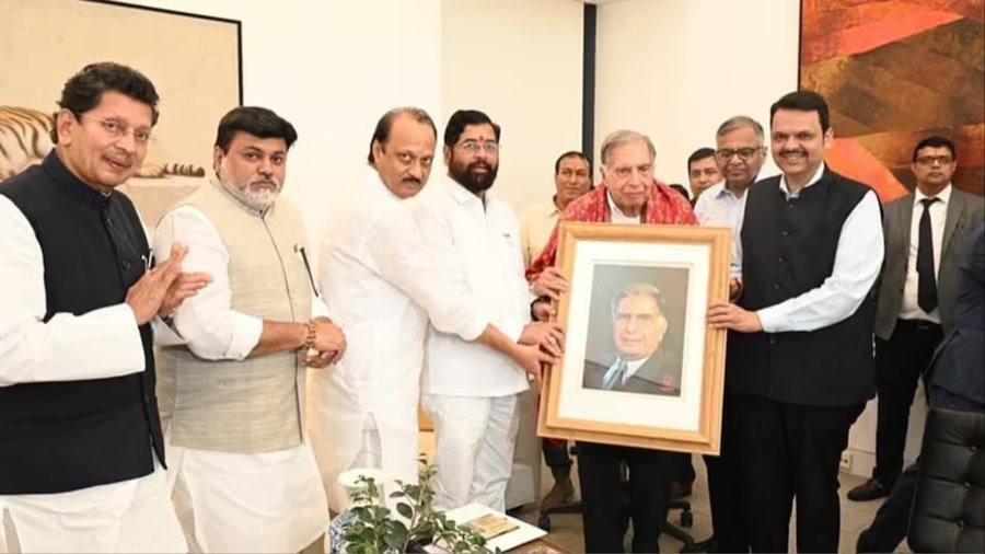 रतन टाटा के नाम हुआ पहला 'उद्योग रत्न' पुरस्&zwj;कार... घर पहुंचकर सीएम शिंदे ने किया सम्मानित