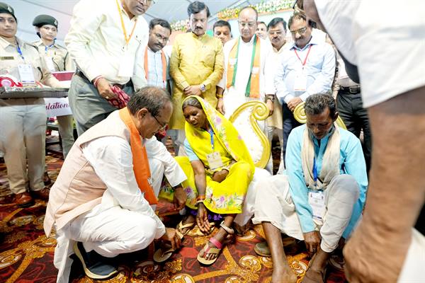 मध्य प्रदेश के 41 हजार 68 संग्राहक परिवारों को मिली 10 करोड़ 11 लाख की बोनस राशि