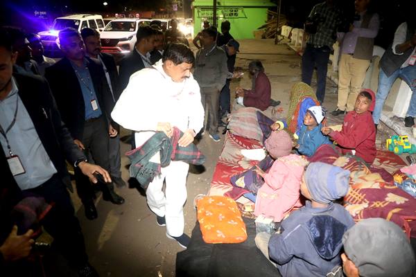 मुख्यमंत्री डॉ यादव ने कैंसर अस्पताल में रोगियों से भेंट की&hellip;. विश्रामालय में रोगियों और उनके परिजन से मिले