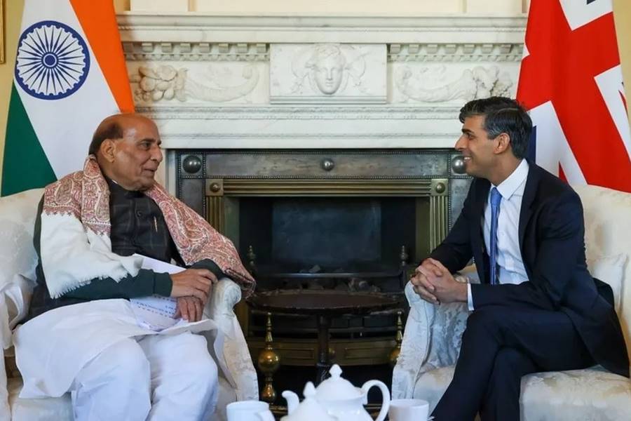 रक्षा मंत्री राजनाथ सिंह ने लंदन में इंग्लैंड के प्रधानमंत्री ऋषि सुनक से की मुलाकात... कई मुद्दों पर हुई चर्चा