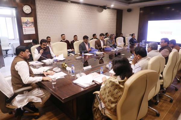 सड़क निर्माण की कार्य योजना बनाते समय शहरों की सुंदरता का रखें ध्यानः मुख्यमंत्री डॉ. यादव