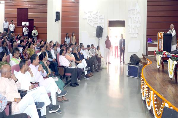 जनजातियों के मातृभूमि प्रेम और बलिदान की भावना से युवा प्रेरणा ले: राज्यपाल