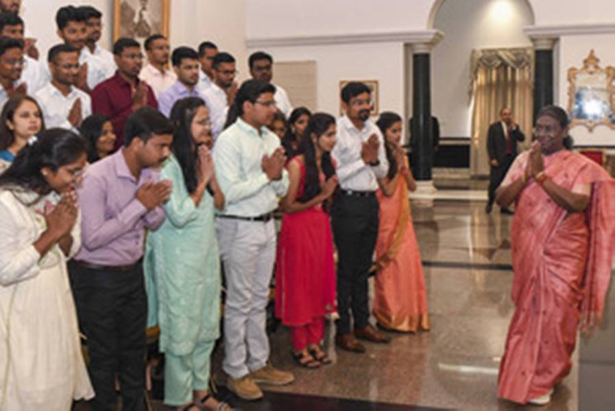 स्वास्थ्य सेवा से जुड़े लोग करुणा, दयालुता और परोपकार के मूल्यों को बनाए अपना चारित्रिक गुण 