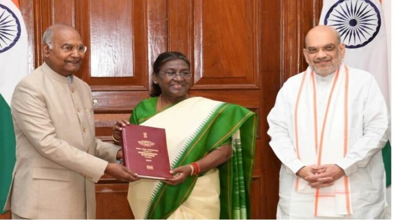 रामनाथ कोविंद पैनल ने &lsquo;एक देश, एक चुनाव&rsquo; पर राष्ट्रपति को सौंपी रिपोर्ट