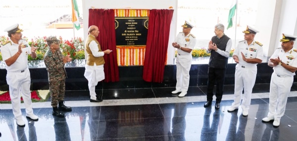 दिल्ली छावनी में भारतीय नौसेना के नवनिर्मित मुख्यालय 'नौसेना भवन' का उद्घाटन किया, रक्षा मंत्री राजनाथ सिंह ने