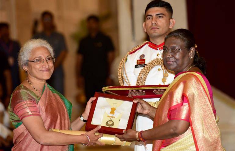 राष्ट्रपति द्रौपदी मुर्मू ने देश की पांच हस्तियों को किया भारत रत्न से सम्मानित