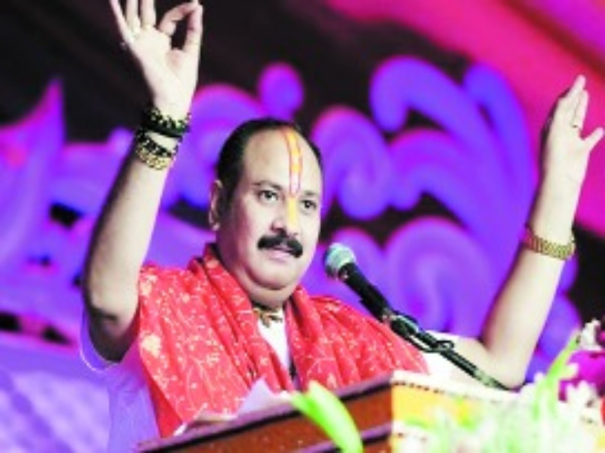 पंडित प्रदीप मिश्रा घायल....मनासा में कथा करने पहुंचे 