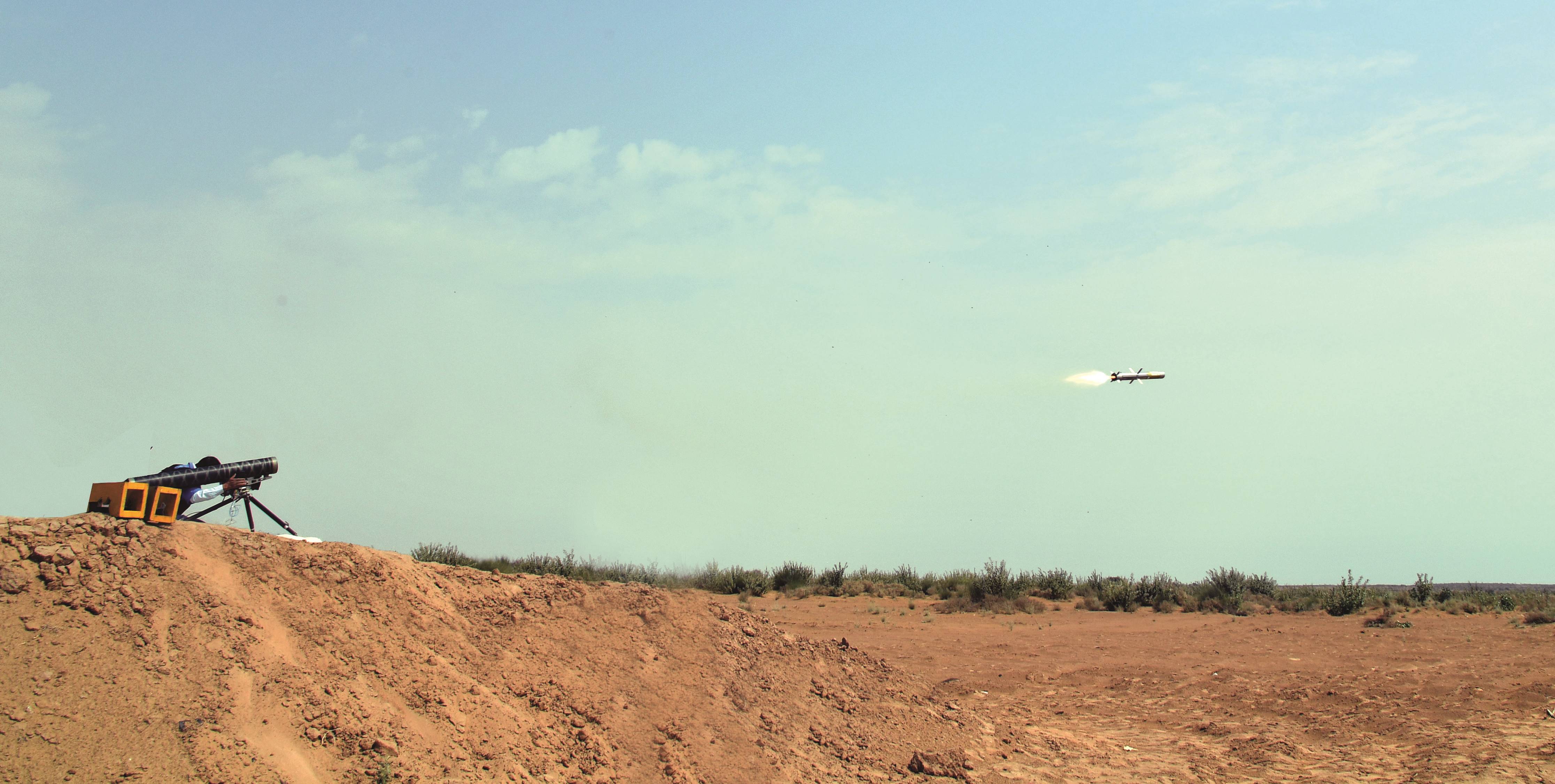 डीआरडीओ एवं भारतीय सेना ने स्वदेशी मैन पोर्टेबल एंटी-टैंक गाइडेड मिसाइल का किया सफल परीक्षण