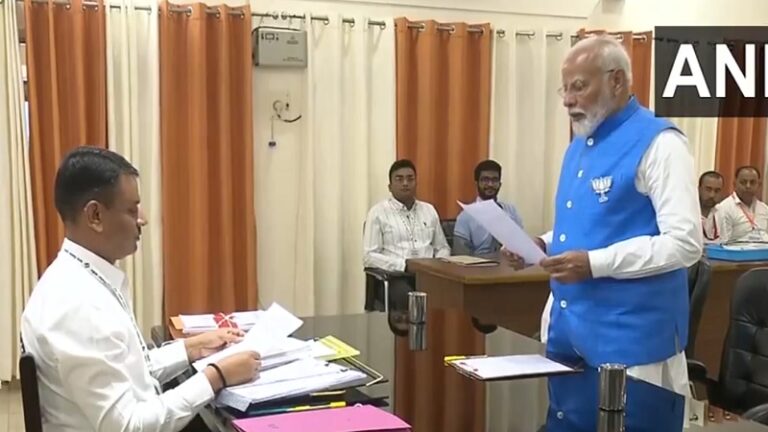 नामांकन के पहले पीएम मोदी ने की मां गंगा की पूजा.. कहा- मां के निधन के बाद गंगा ही मेरी मां