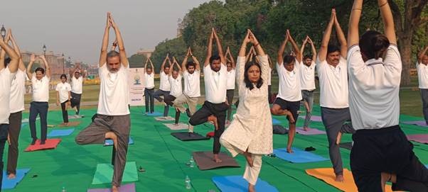 उपभोक्ता मामले विभाग ने कर्तव्य पथ पर अंतर्राष्ट्रीय योग दिवस-2024 के लिए काउंटडाउन कार्यक्रम का आयोजन किया