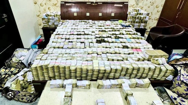 तीन जूता कारोबारियों के घर IT का छापा, इतना कैश कि हांफ गईं मशीनें, नोटों की गिनती करते-करते थकी टीम