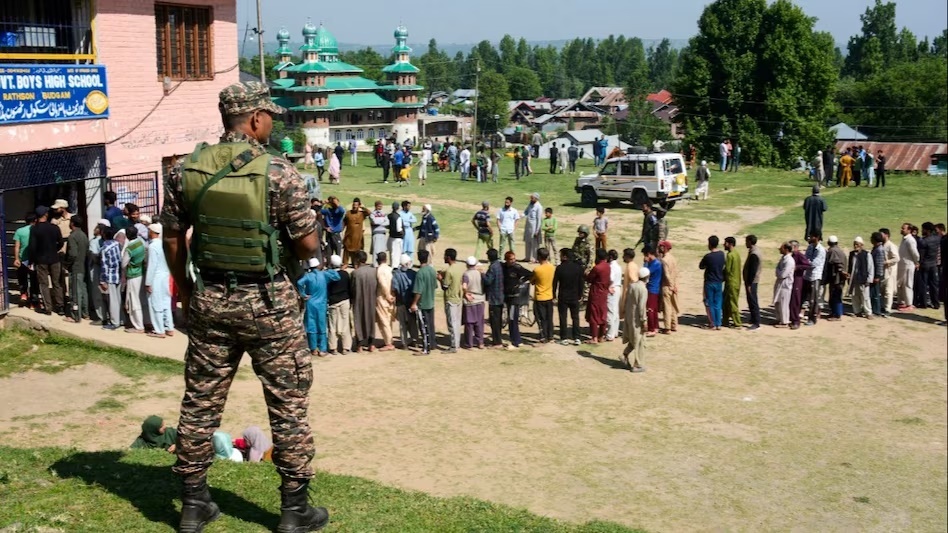 कुल मतदान &ndash; पांचवें चरण में रात 11:30 बजे तक 60.09 प्रतिशत