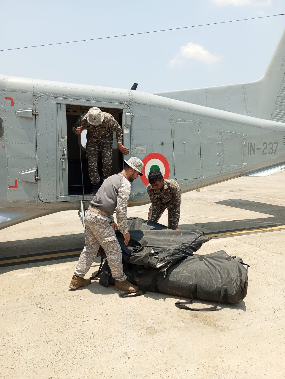 चक्रवाती तूफान रेमल से निपटने के लिए भारतीय नौसेना की तैयारी युद्ध स्तर पर 