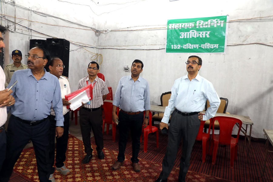 पुरानी केंद्रीय जेल स्थित मतगणना स्थल का मुख्य निर्वाचन पदाधिकारी ने किया निरीक्षण