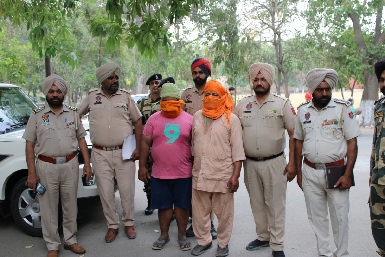 अमृतसर में पाक-सीमा से सटे गांव में तस्कर के घर से दो करोड़ कैश बरामद, पंजाब पुलिस और बीएसएफ की संयुक्त कार्रवाई