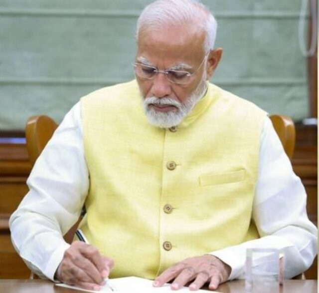 तीसरी बार प्रधानमंत्री बनते ही देशभर के किसानों को दी बड़ी सौगात : 9.3 करोड़ किसानों के खातों में आएंगे 20,000 करोड़