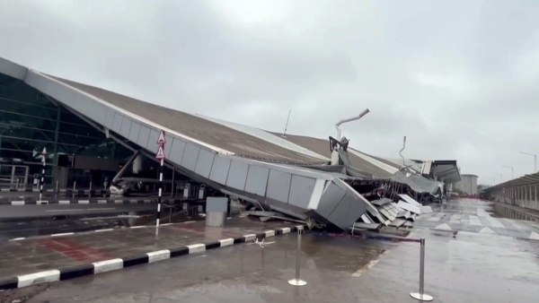 'रद्द उड़ानों का पूरा रिफंड सुनिश्चित करने अथवा वैकल्पिक मार्ग का टिकट उपलब्ध कराने के लिए 24/7 वॉर रूम स्थापित किया जाएगा'